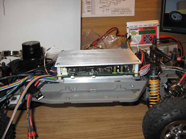 Computer and mounting plate